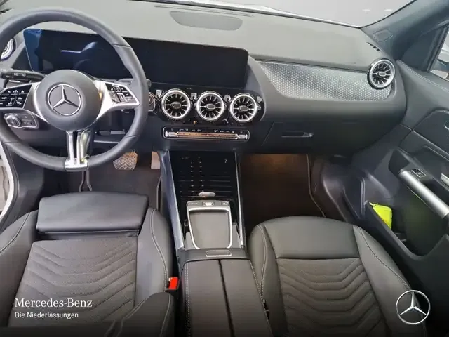 Mercedes-Benz EQA 300