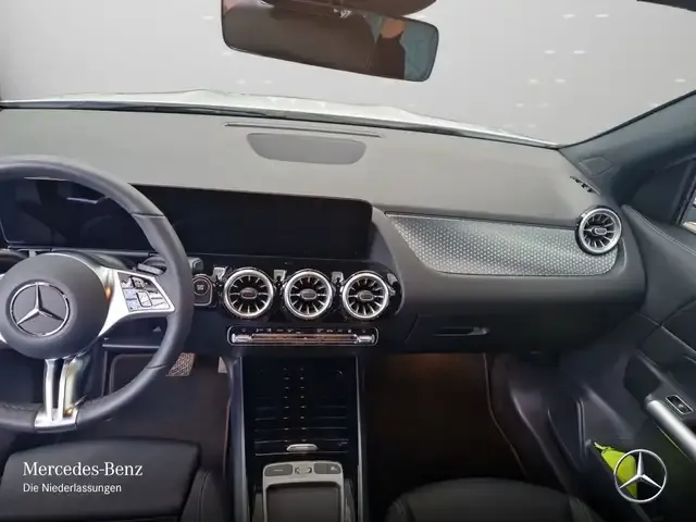 Mercedes-Benz EQA 300