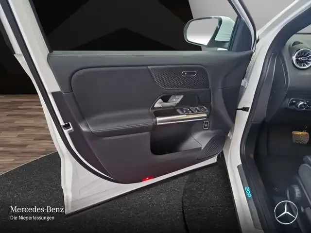 Mercedes-Benz EQA 300