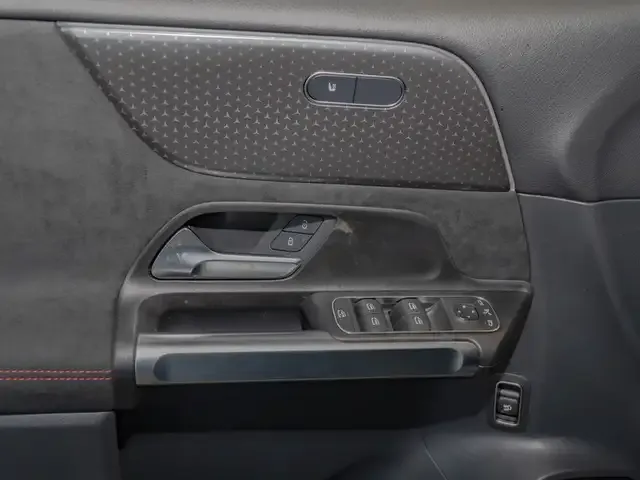 Mercedes-Benz GLB 220