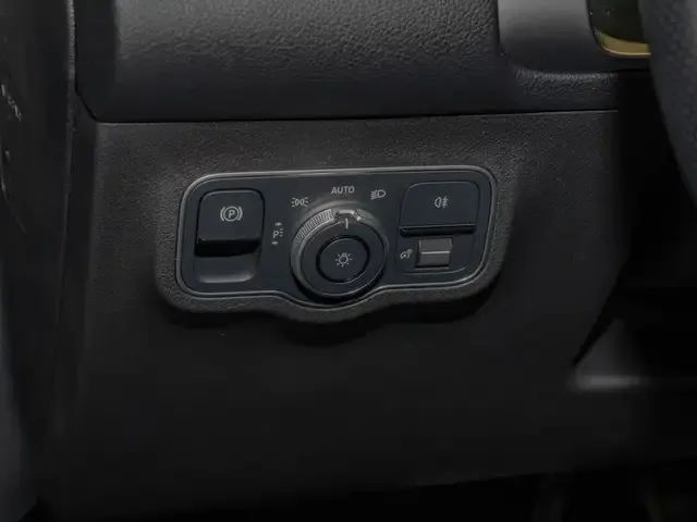 Mercedes-Benz GLB 220