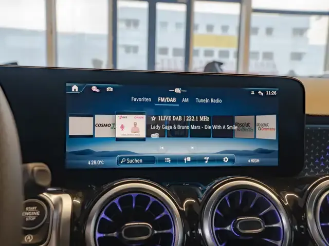 Mercedes-Benz GLB 220