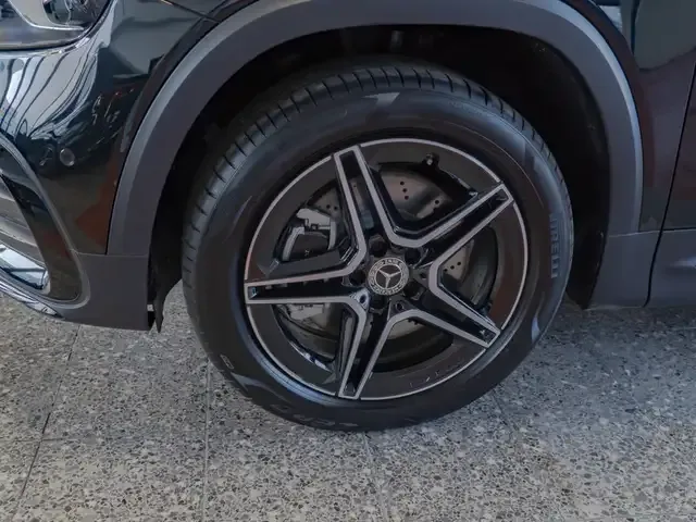 Mercedes-Benz GLB 220