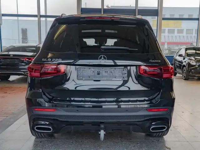 Mercedes-Benz GLB 220