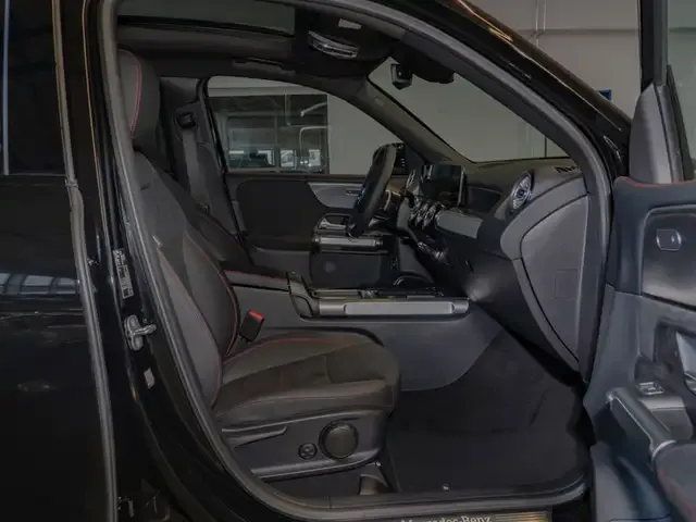 Mercedes-Benz GLB 220