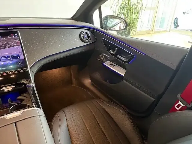 Mercedes-Benz EQE 300