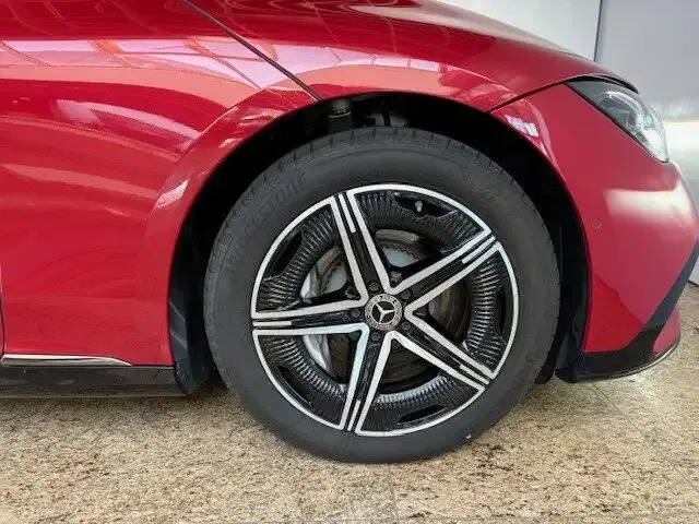 Mercedes-Benz EQE 300