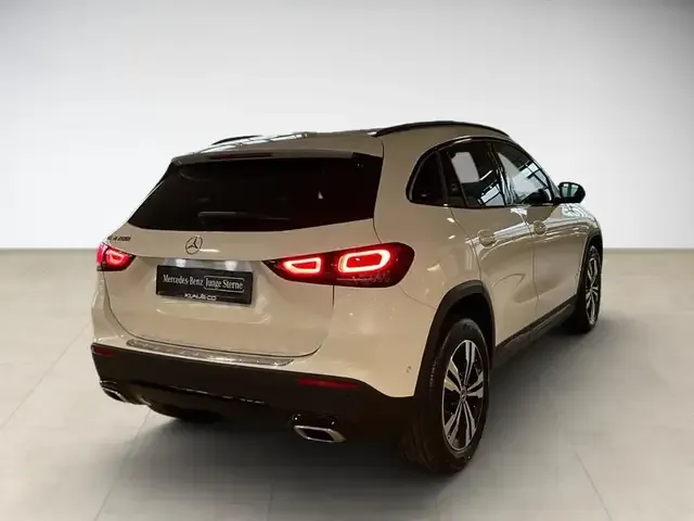 Mercedes-Benz GLA 200