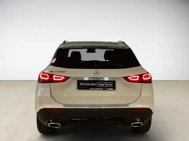 Mercedes-Benz GLA 200