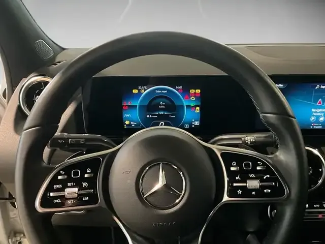 Mercedes-Benz GLA 200