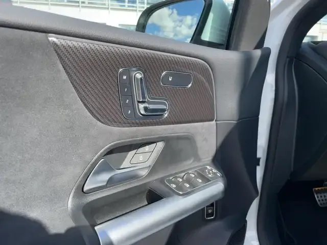 Mercedes-Benz B 220