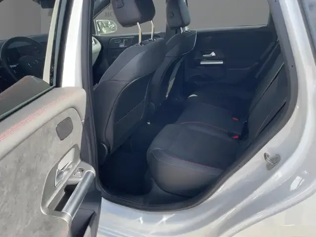 Mercedes-Benz B 220