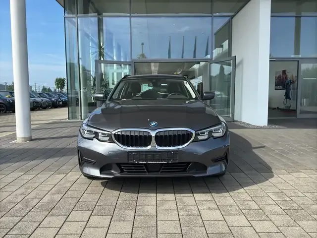 BMW 330