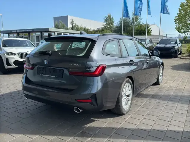 BMW 330