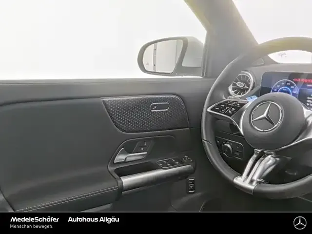 Mercedes-Benz EQA 300