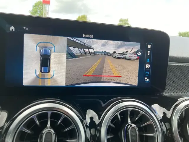 Mercedes-Benz GLB 200