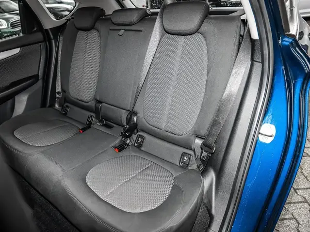BMW 225