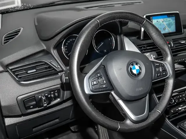 BMW 225