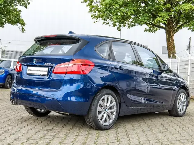 BMW 225