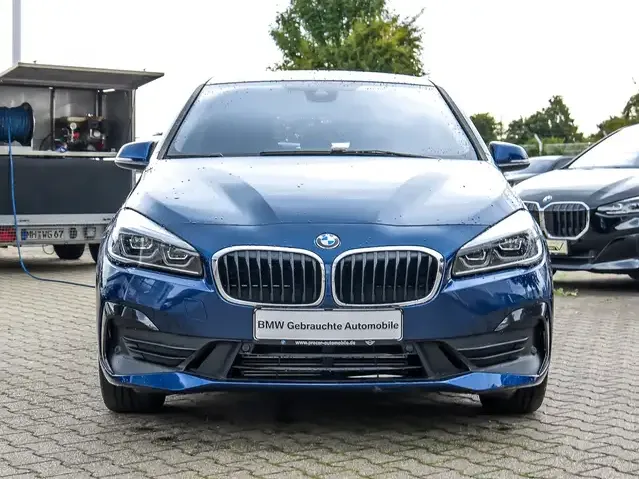 BMW 225