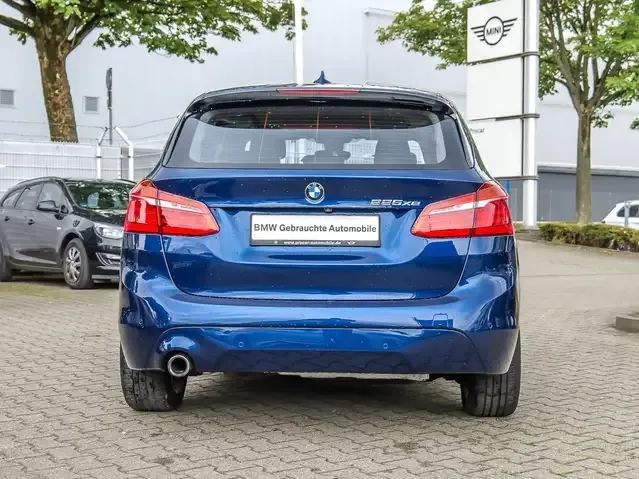 BMW 225