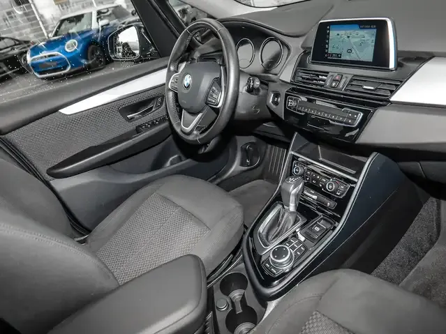 BMW 225
