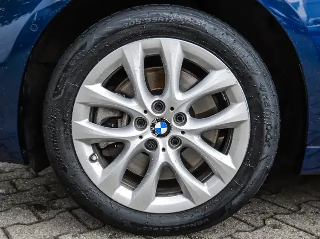 BMW 225