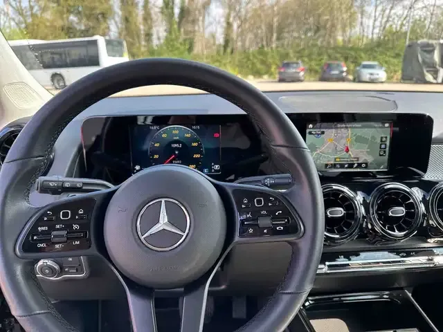 Mercedes-Benz GLB 200