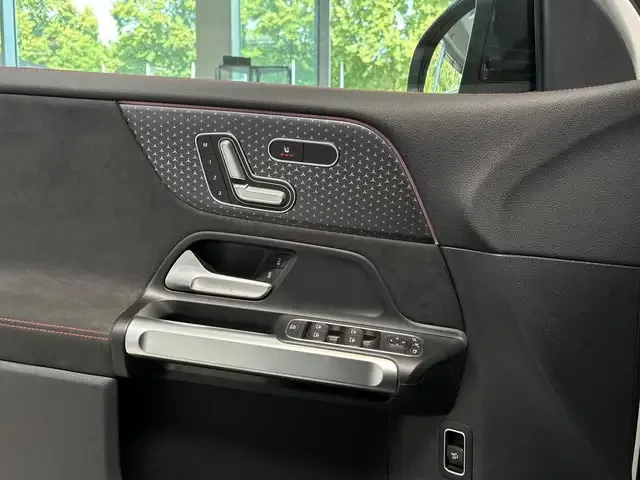 Mercedes-Benz EQB 300