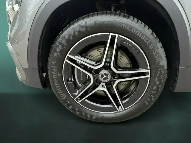 Mercedes-Benz GLB 220