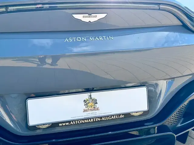 Aston Martin V8