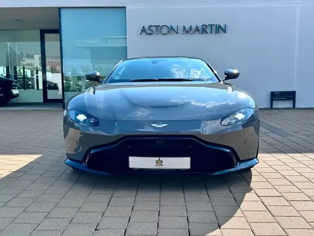 Aston Martin V8