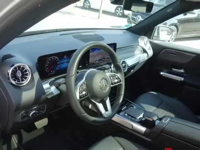 Mercedes-Benz EQB 250