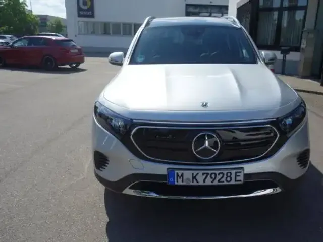 Mercedes-Benz EQB 250