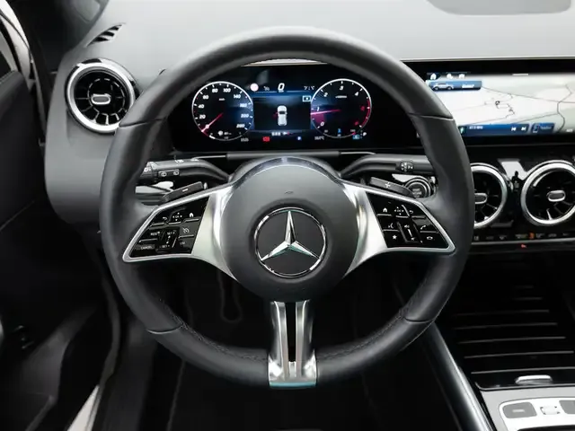 Mercedes-Benz GLA 220