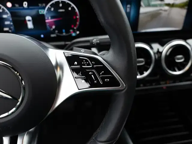 Mercedes-Benz GLA 220
