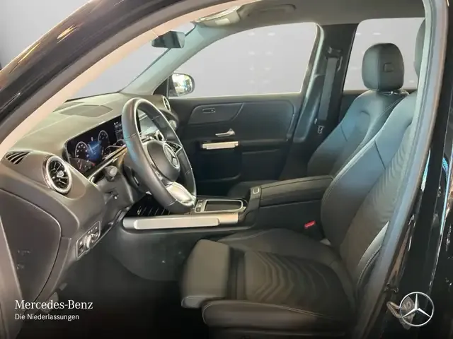Mercedes-Benz GLB 220