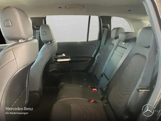 Mercedes-Benz GLB 220