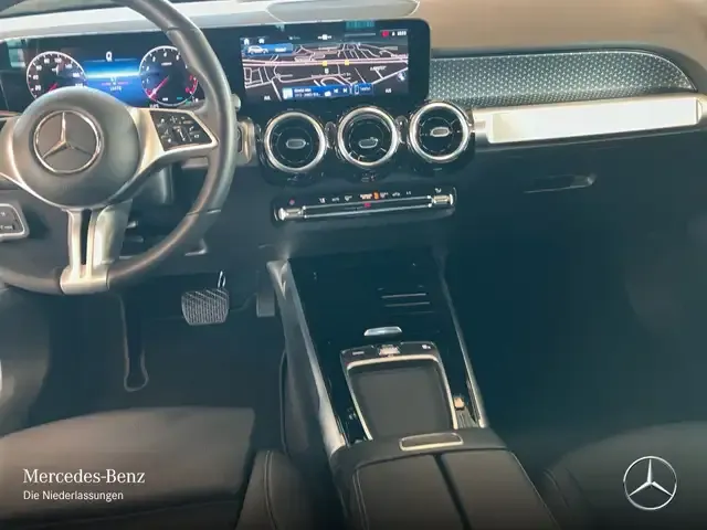 Mercedes-Benz GLB 220