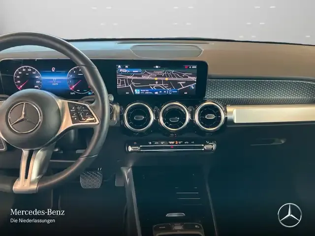 Mercedes-Benz GLB 220