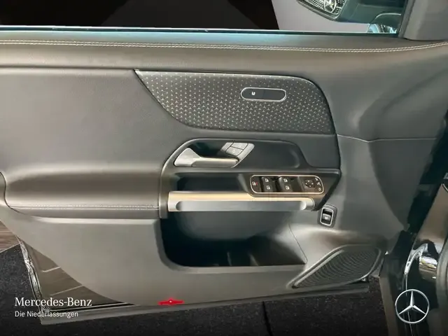 Mercedes-Benz GLB 220