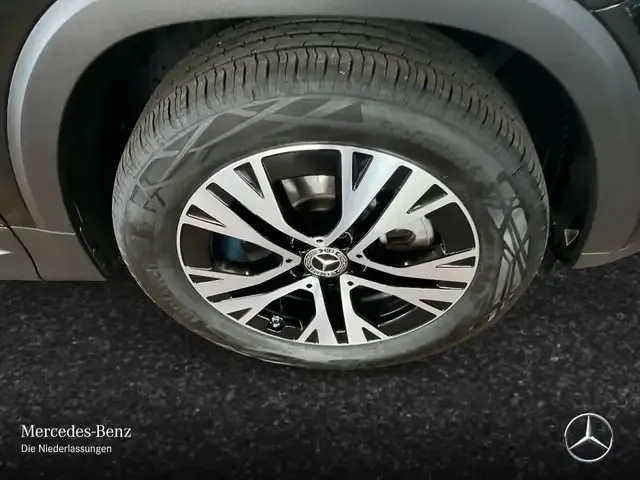 Mercedes-Benz GLB 220