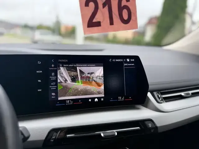 BMW 218