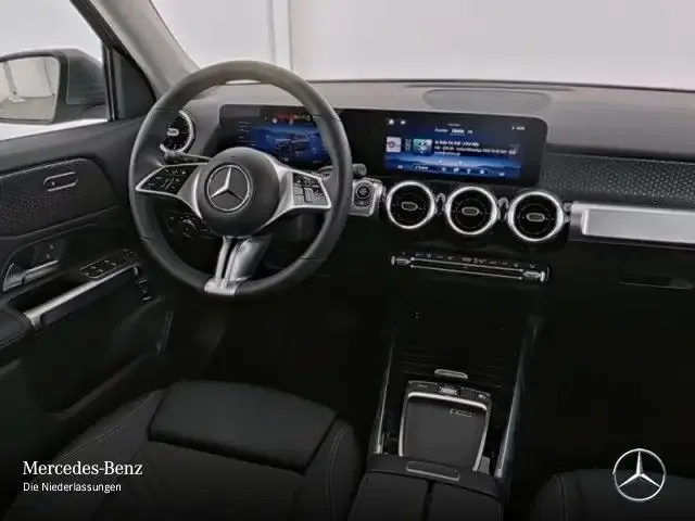 Mercedes-Benz GLB 220