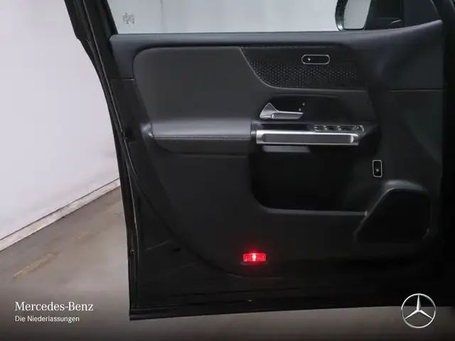 Mercedes-Benz EQB 300