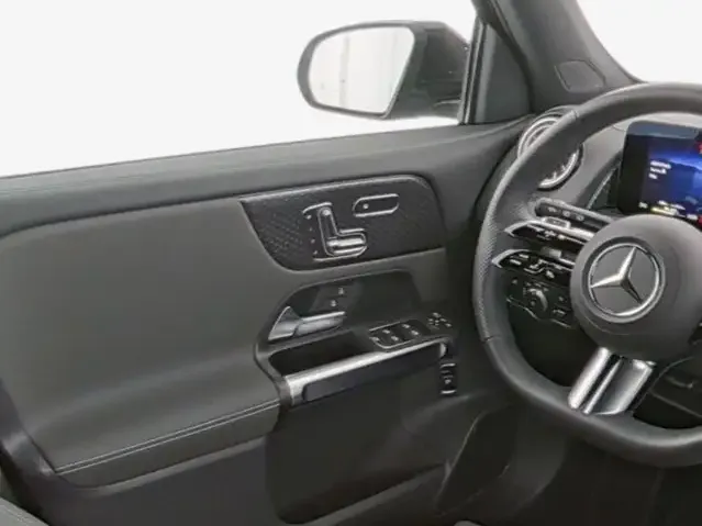 Mercedes-Benz EQB 300