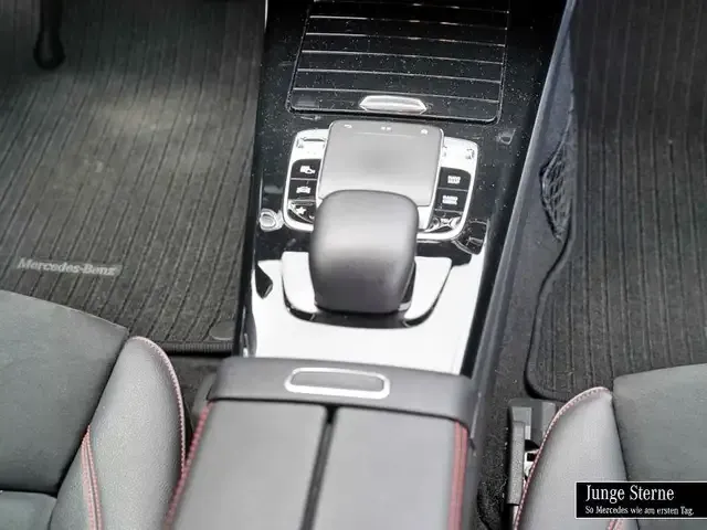 Mercedes-Benz A 220