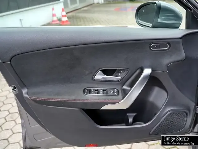 Mercedes-Benz A 220