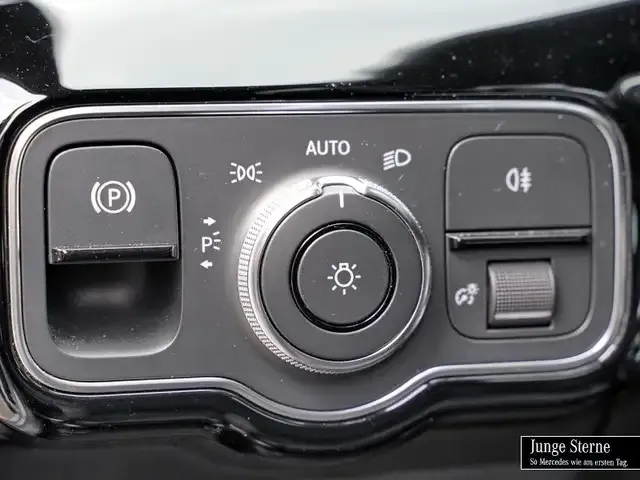 Mercedes-Benz A 220
