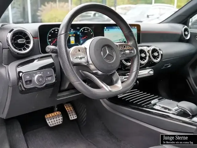 Mercedes-Benz A 220